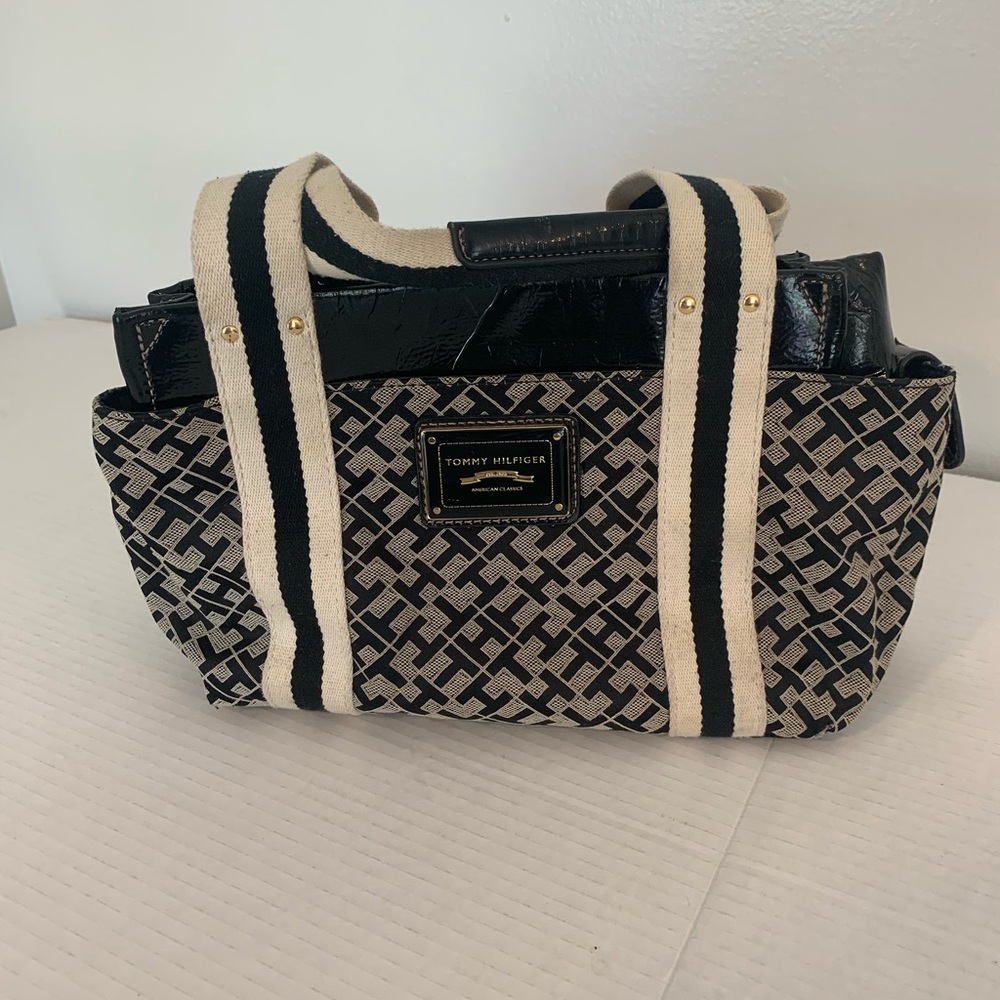 Tommy Hilfiger women’s gray & black logo tote purse